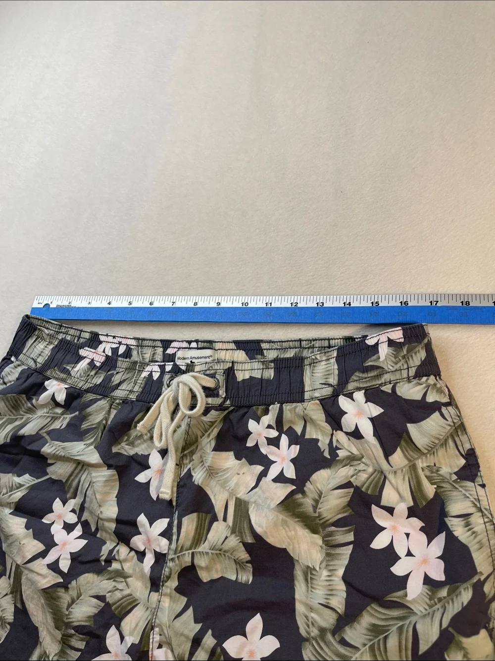 Modern Amusement Navy Floral Swim Board Shorts MENS SIZE L
